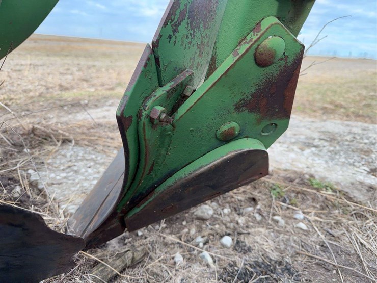 john-deere-three-point-four-bottom-plow-image-14