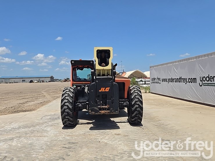 2018-jlg-1055-image-4