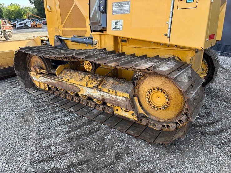 2016-deere-650k-lgp-image-18