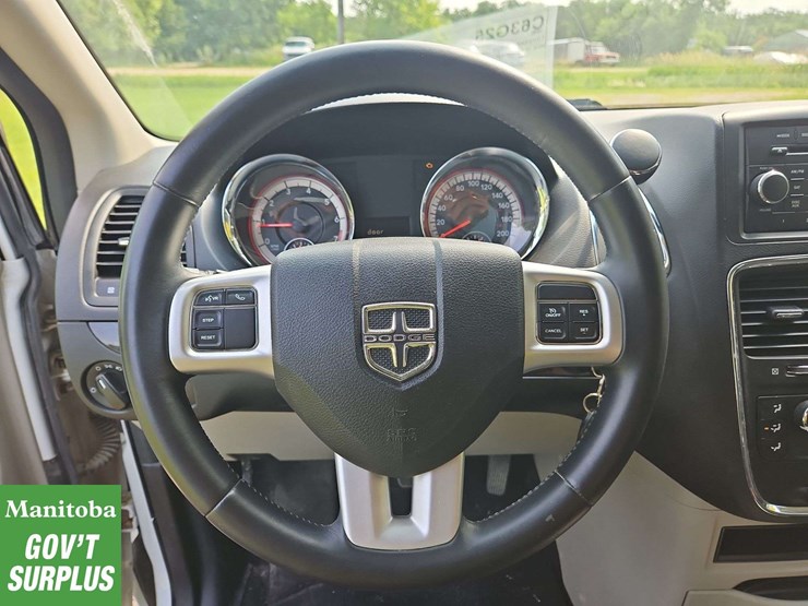 2016-dodge-grand-caravan-sxt-image-18
