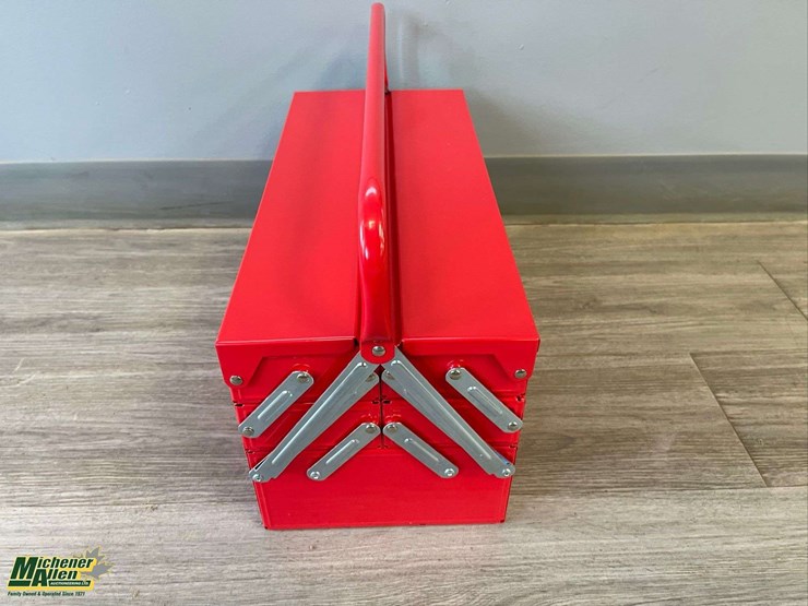 unused-boss-18in-x-8in-cantilever-tool-box-with-set-of-tools-and-foam-organizer-insert-image-4