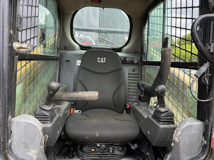 2020-caterpillar-289d3-image-1