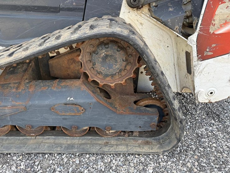 2020-bobcat-t76-image-18