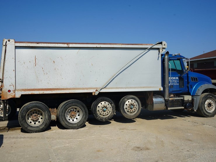 2014-mack-granite-gu713-image-4