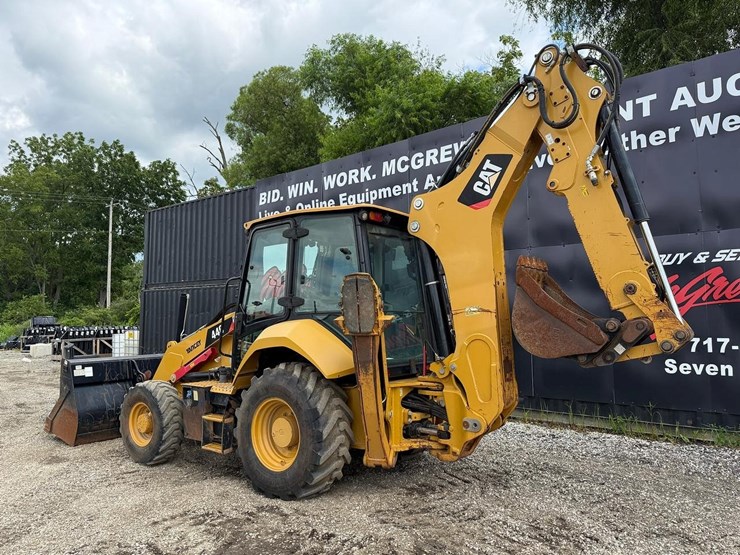 2018-caterpillar-440-image-2