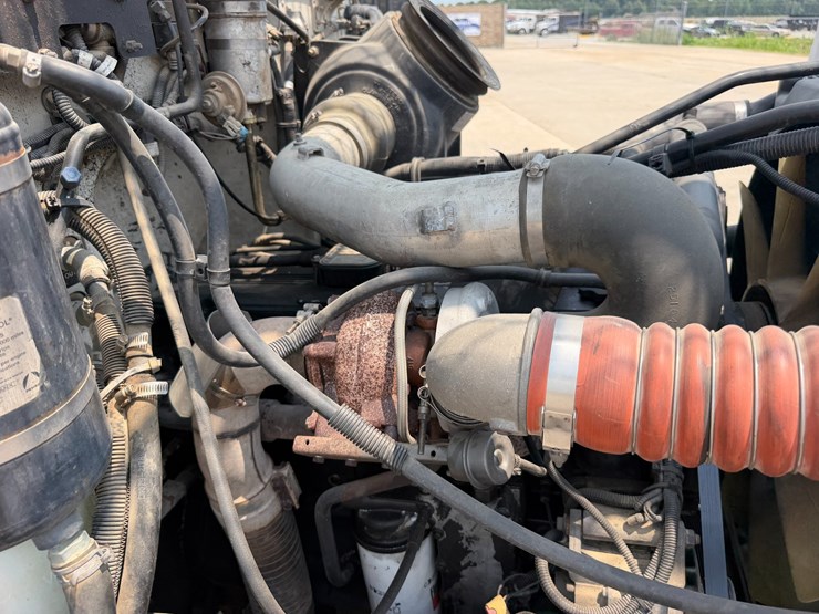 2007-peterbilt-335-image-79