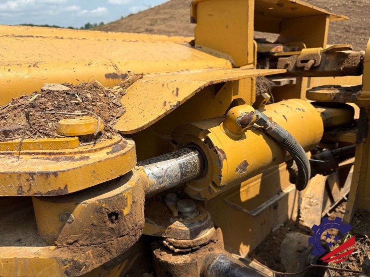 2015-caterpillar-d6t-lgp-image-24