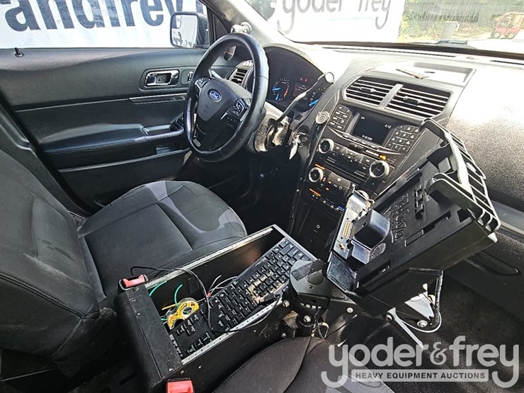 2017-ford-explorer-xlt-image-38