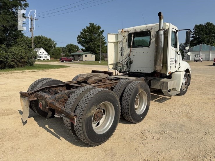 2003-freightliner-columbia-120-image-6