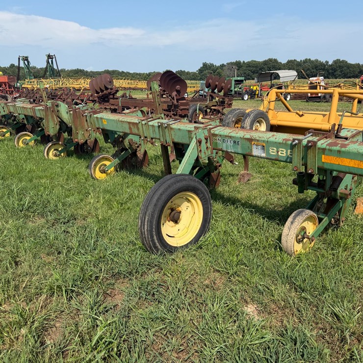 JOHN DEERE 886