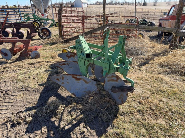john-deere-three-point-two-bottom-plow-image-8
