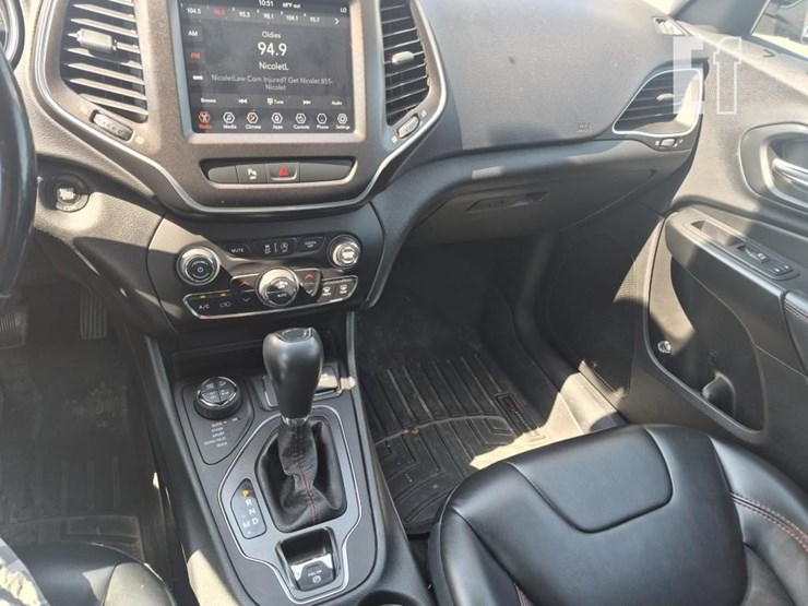 2018-jeep-cherokee-image-17