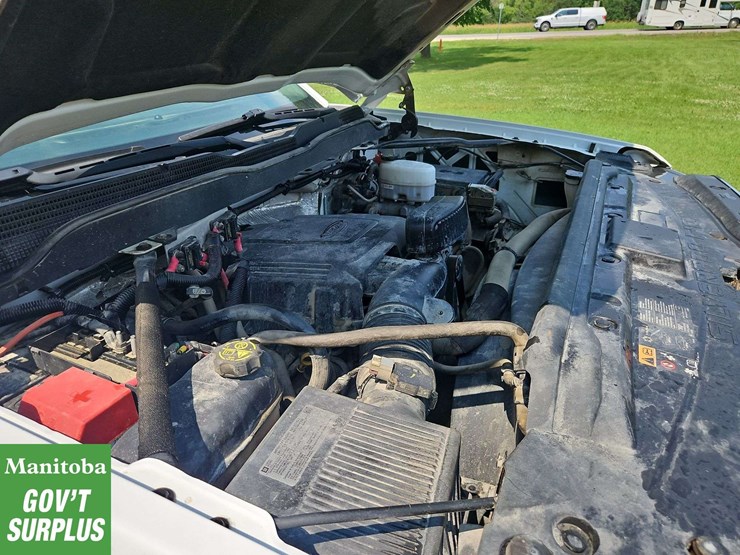 2015-chevrolet-3500-image-15