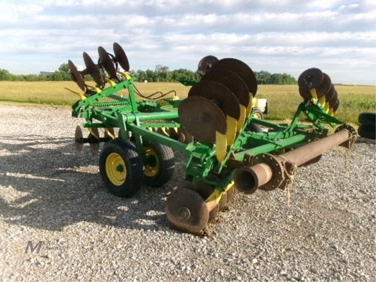 john-deere-bw-image-3