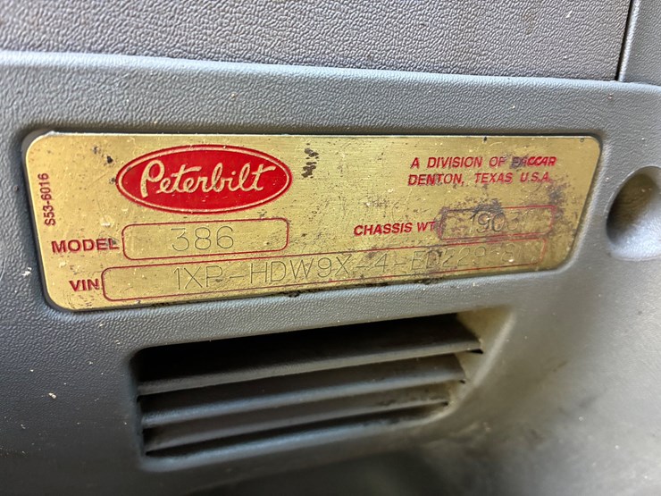 2014-peterbilt-386-image-13