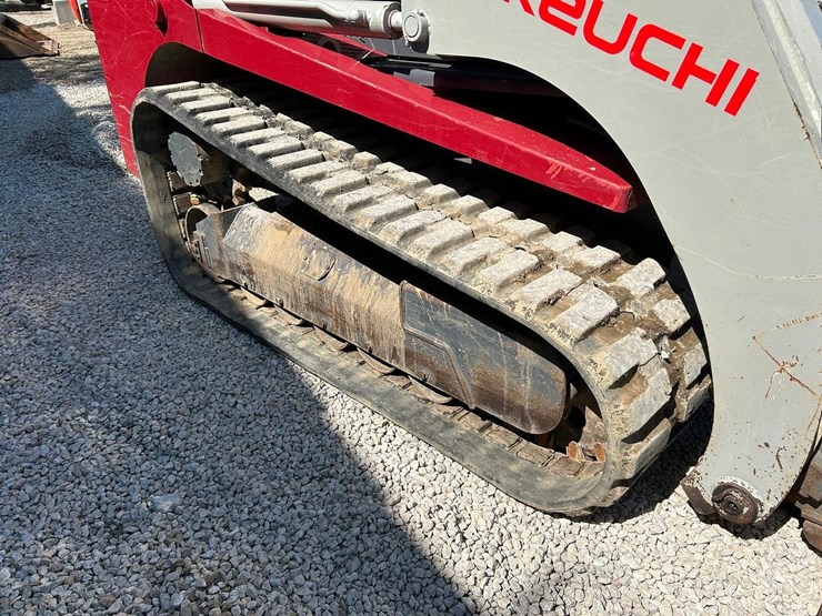 2011-takeuchi-tl250-image-12