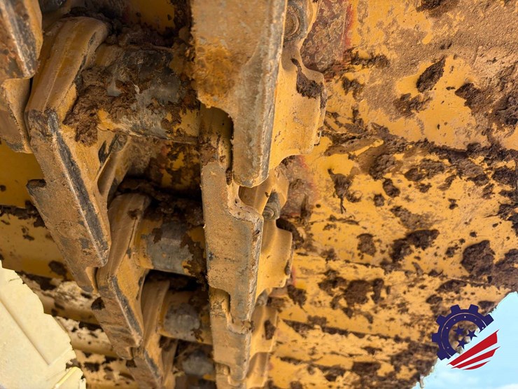2015-caterpillar-d6t-lgp-image-58