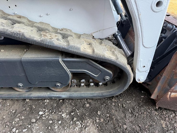 2014-bobcat-t110-image-15