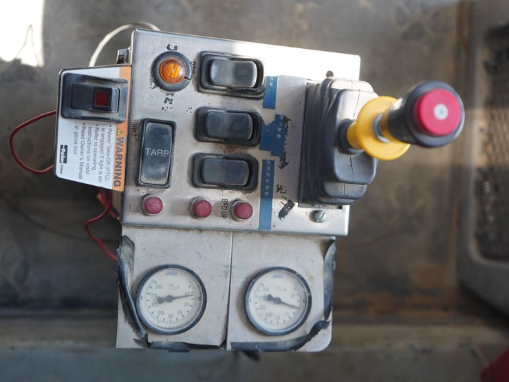 2014-mack-granite-gu713-image-15