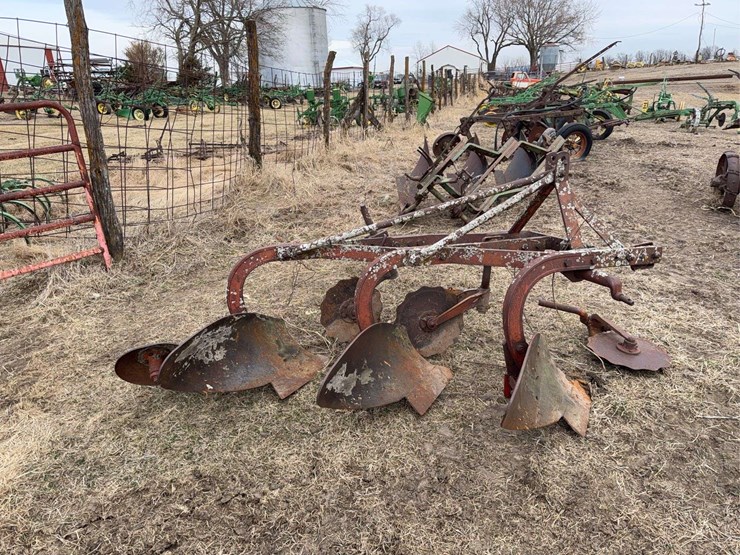 john-deere-pull-type-three-bottom-plow-image-5