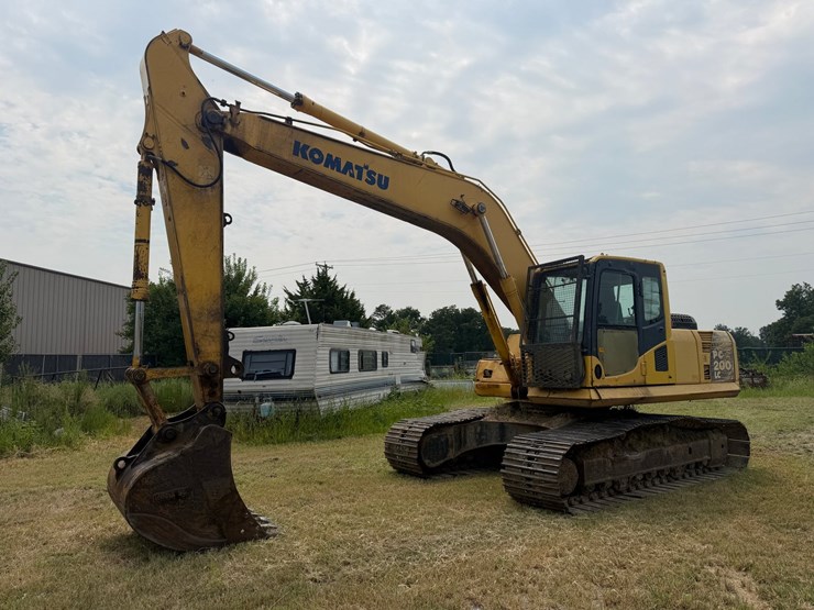 komatsu-pc200-image-1