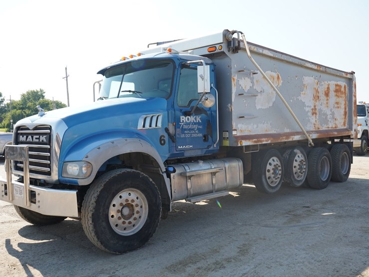 2014-mack-granite-gu713-image-1