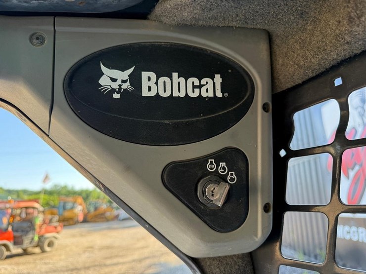 2014-bobcat-t110-image-22