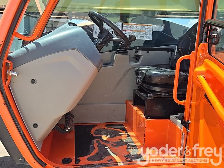 2018-jlg-1055-image-52