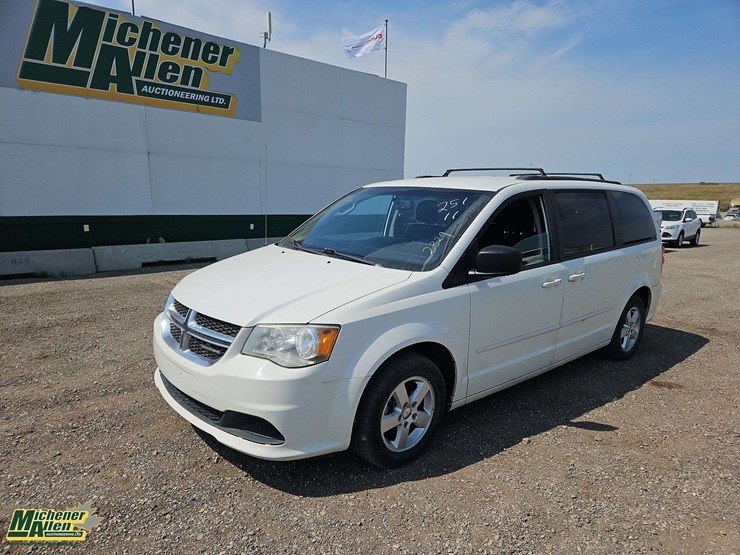 2011-dodge-grand-caravan-se-image-1