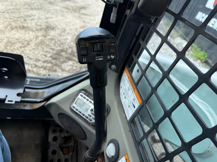 2013-bobcat-s650-image-20