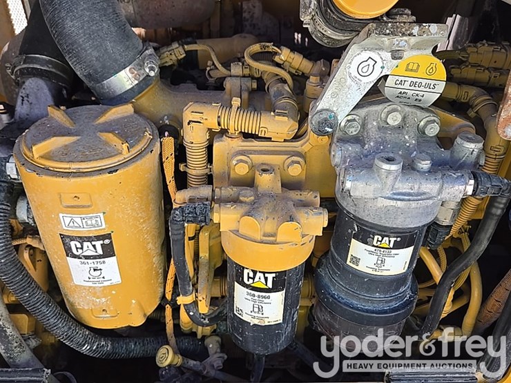 2020-caterpillar-d6k2-lgp-image-39