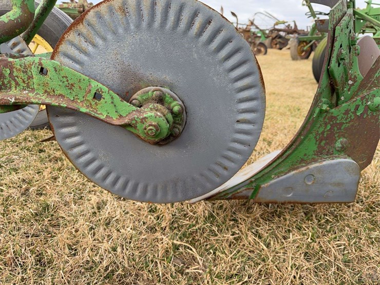 john-deere-pull-type-three-bottom-plow-image-20