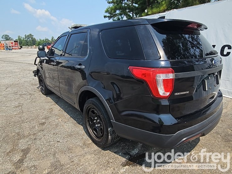 2017-ford-explorer-xlt-image-3