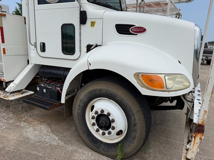 2007-peterbilt-335-image-18