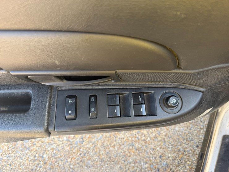#36417-•-2011-ford-crown-victoria-image-7