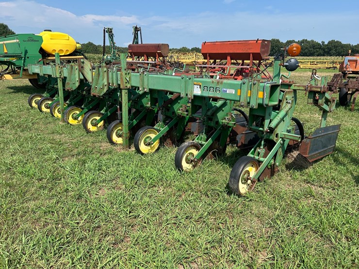 john-deere-886-image-1
