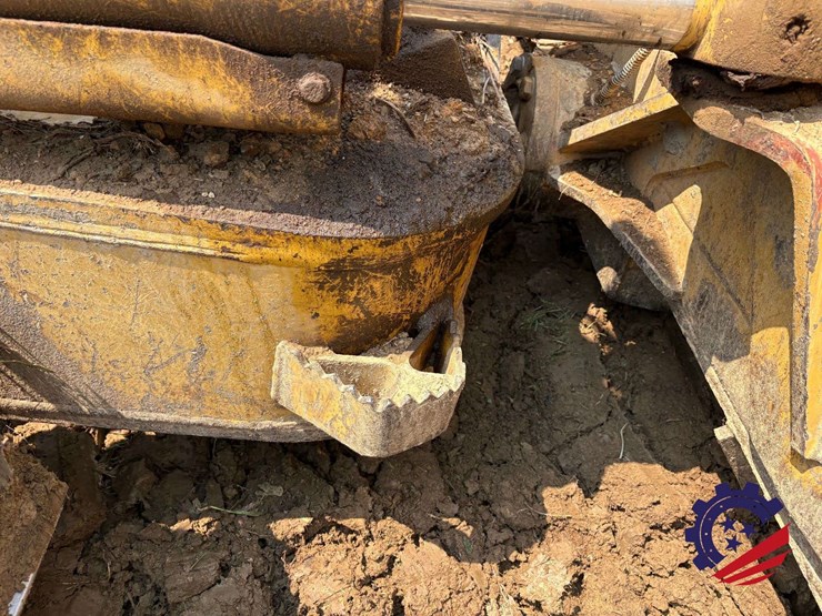 2015-caterpillar-d6t-lgp-image-16