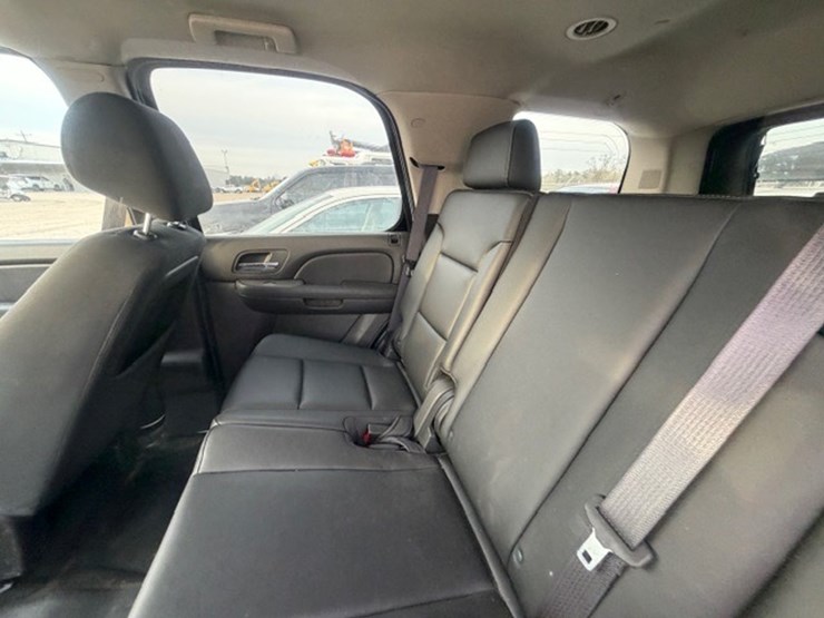 2012-chevrolet-tahoe-image-23