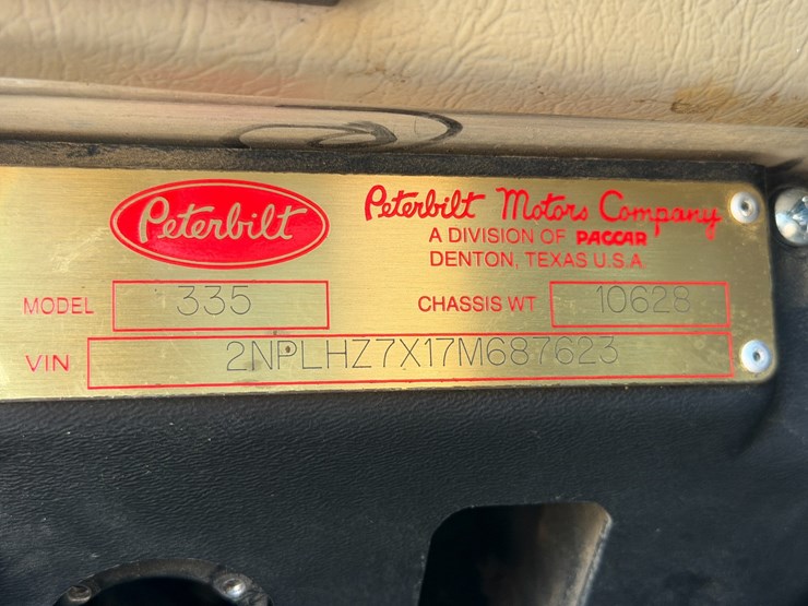 2007-peterbilt-335-image-91