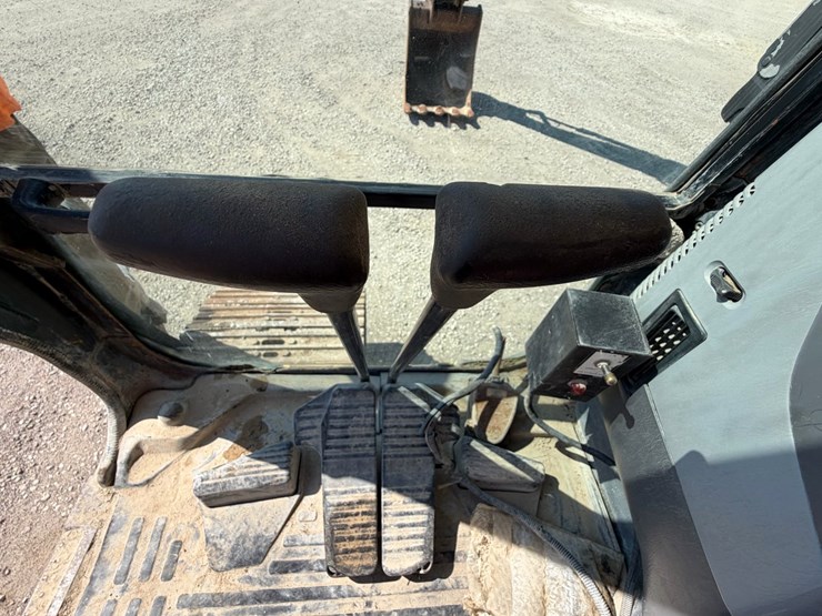 2002-komatsu-pc220-lc-7l-image-33