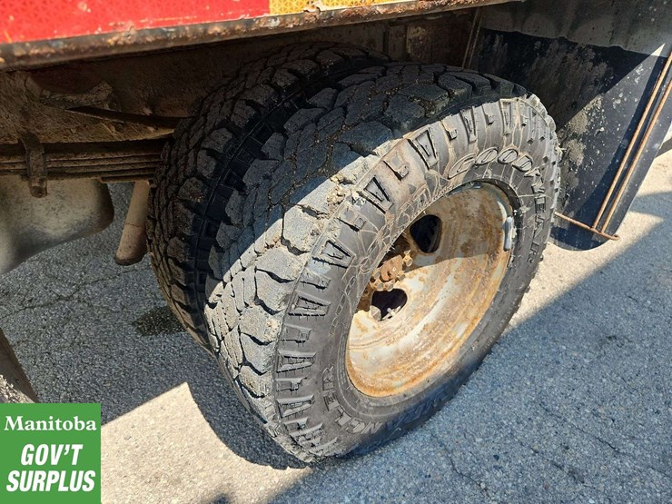 2015-chevrolet-3500-image-12