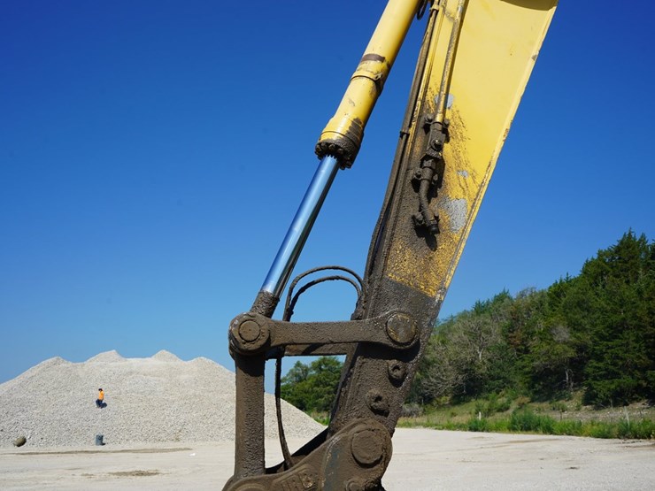 2002-komatsu-pc220-lc-7l-image-12