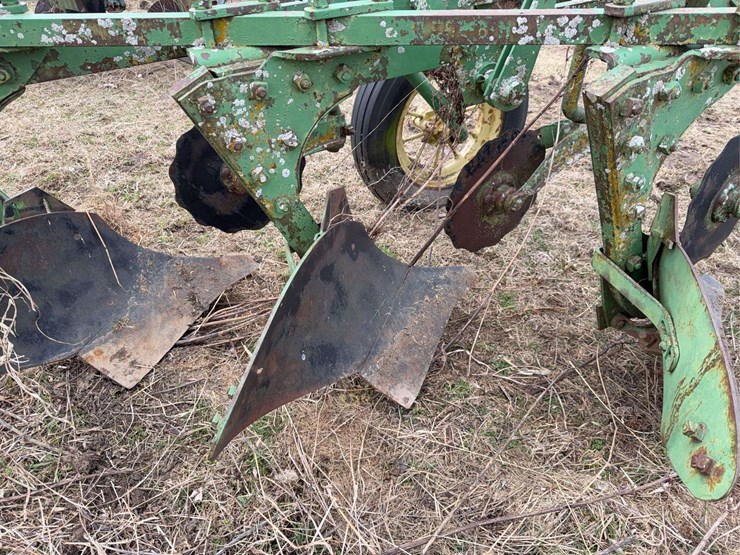 john-deere-pull-type-three-bottom-plow-image-23