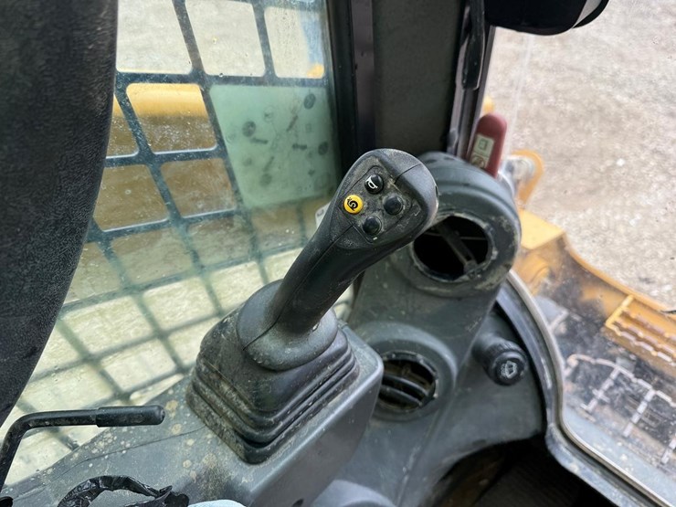 2020-caterpillar-289d3-image-26