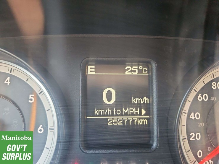 2015-dodge-1500-image-30