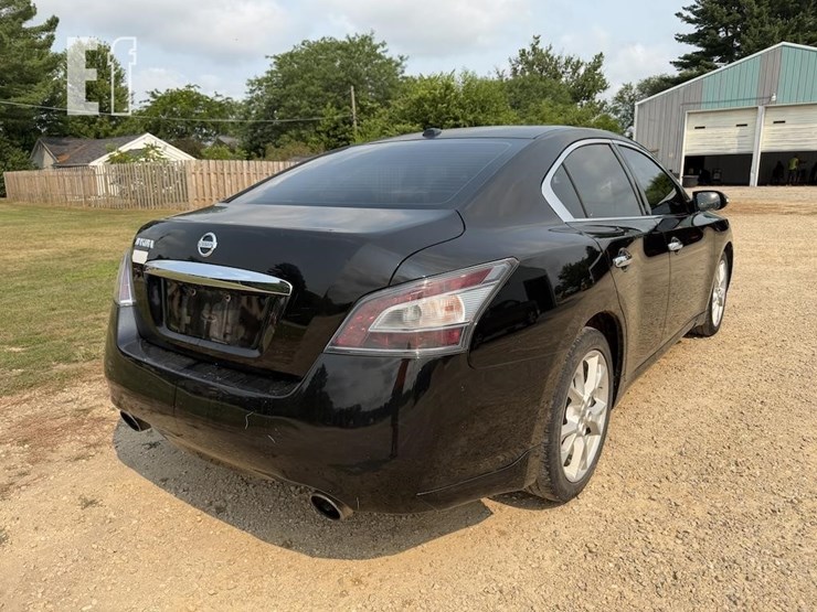 2012-nissan-image-4