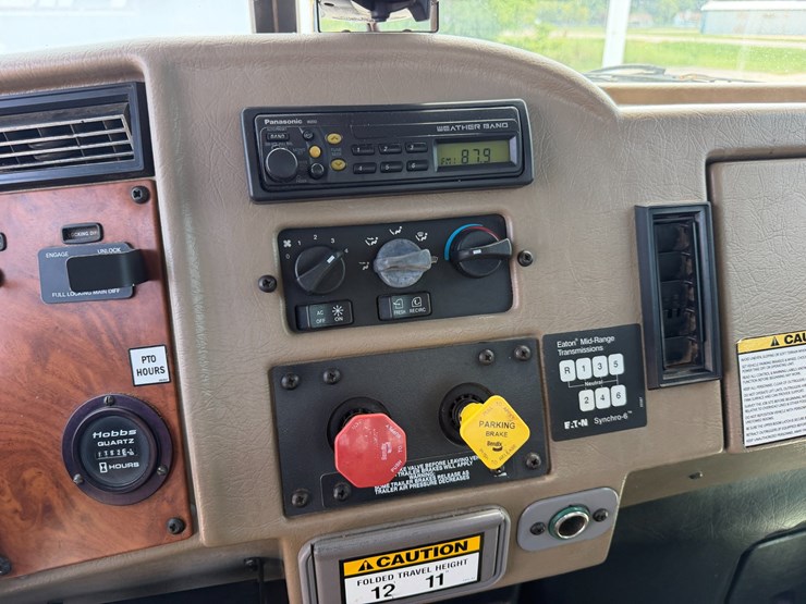 2007-peterbilt-335-image-68