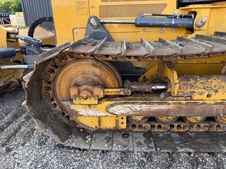 2016-deere-650k-lgp-image-19
