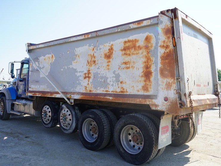 2014-mack-granite-gu713-image-6