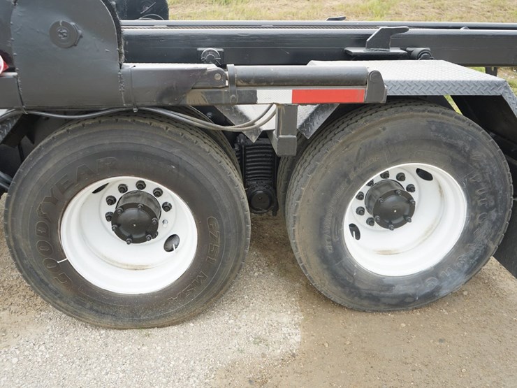 2005-mack-mr688s-image-28